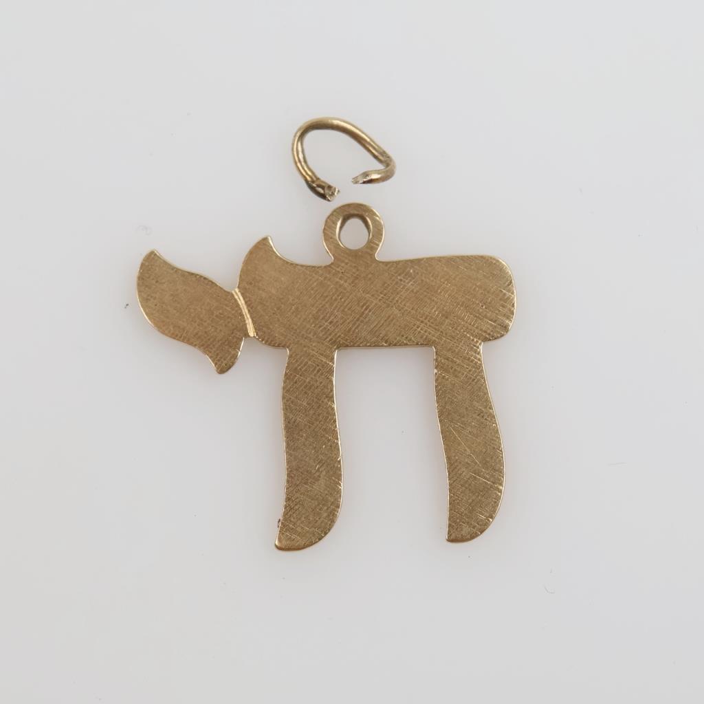 10kt Gold Hebrew Chai Pendant