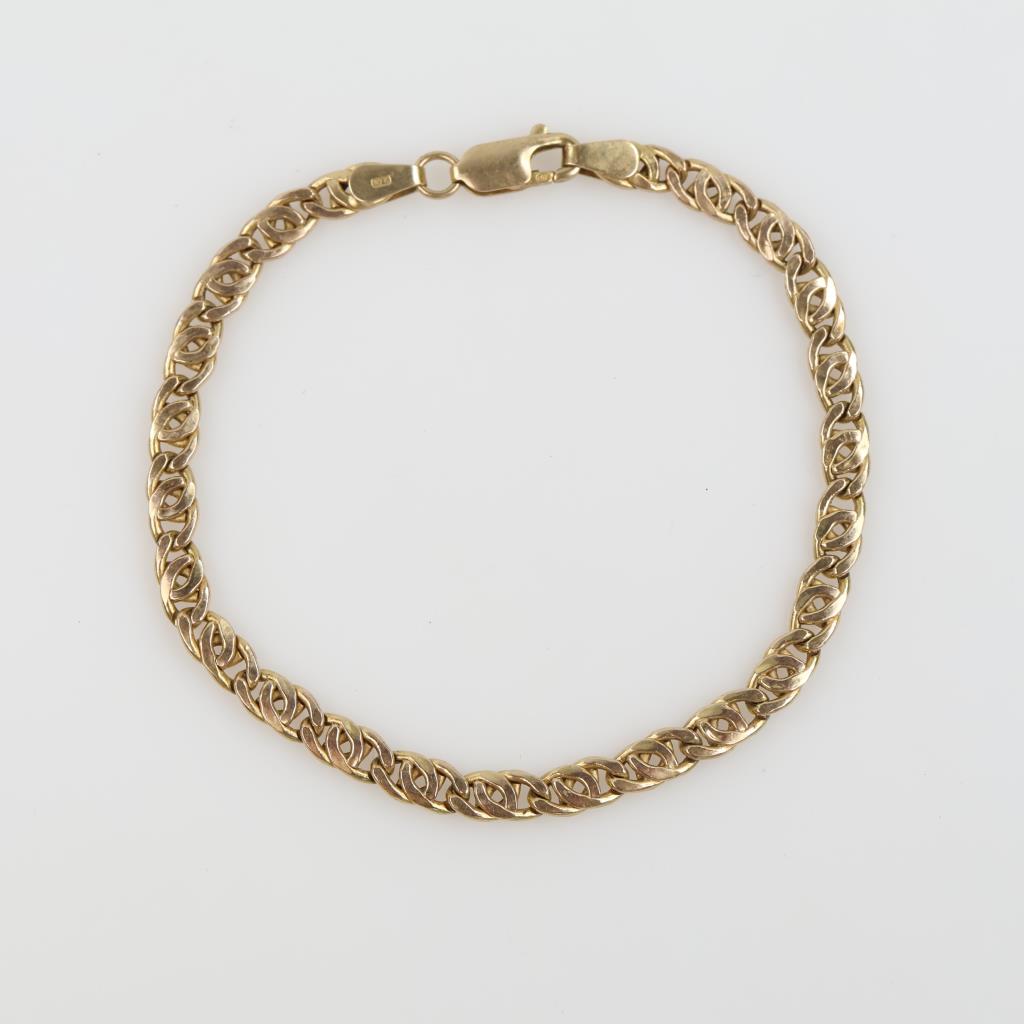10kt Gold Hollow Bracelet