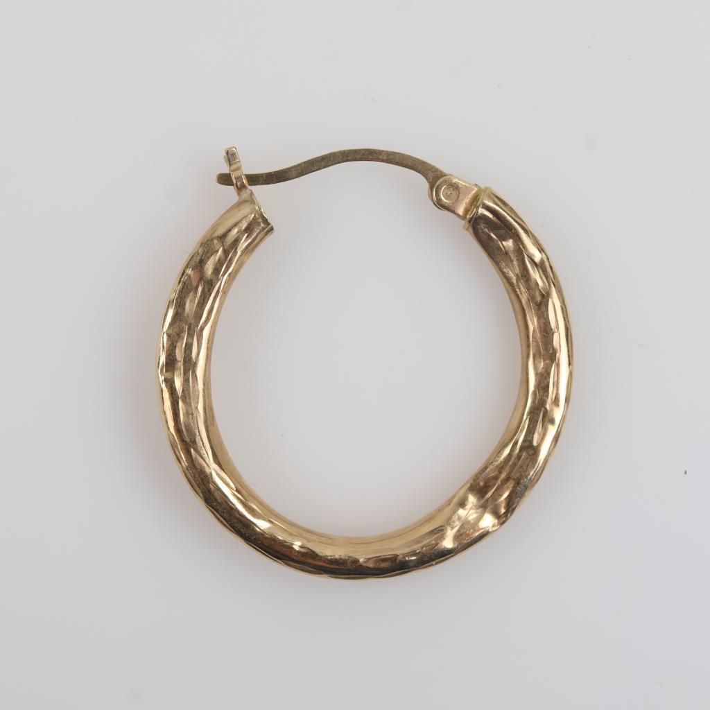 10kt Gold Hollow Hoop