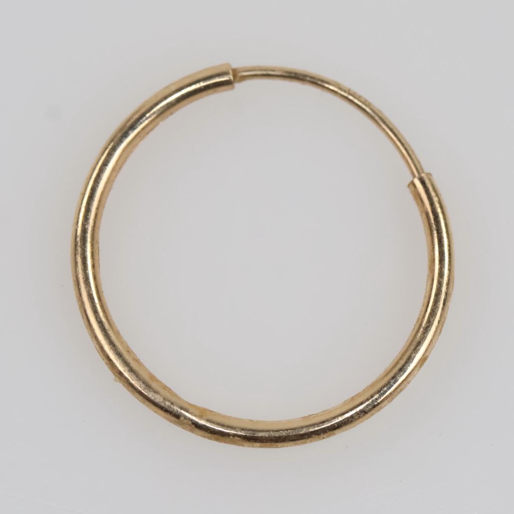 10kt Gold Hollow Hoop Earring