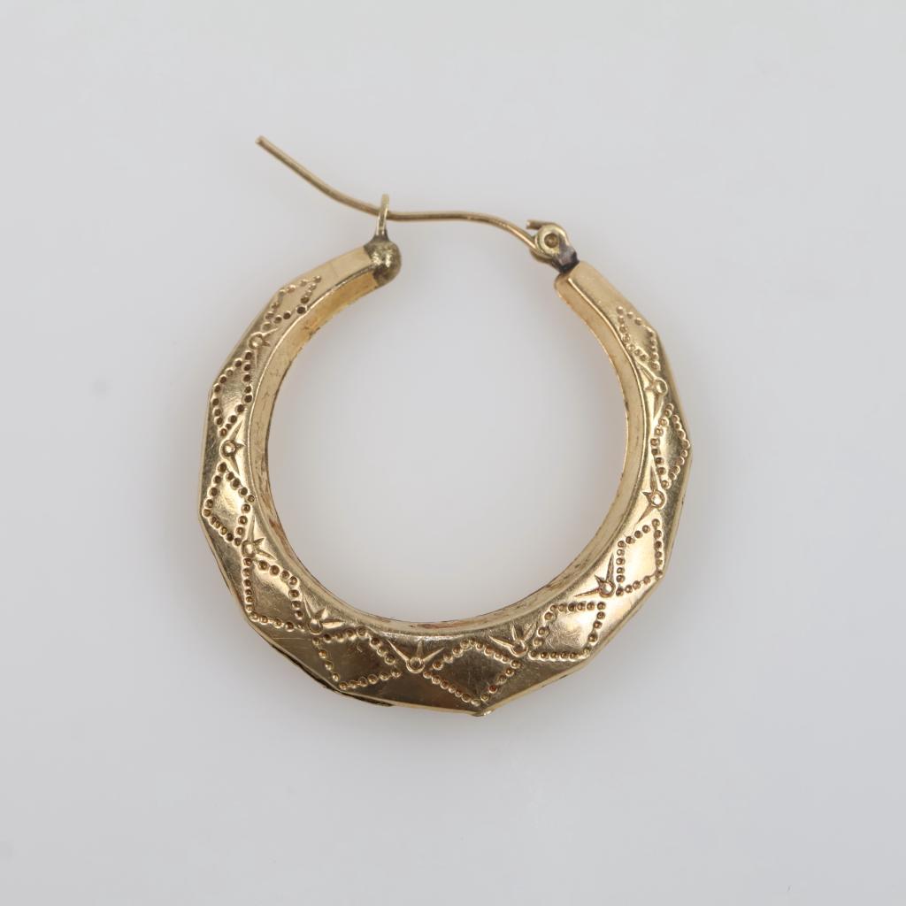 10kt Gold Hollow Hoop Earring