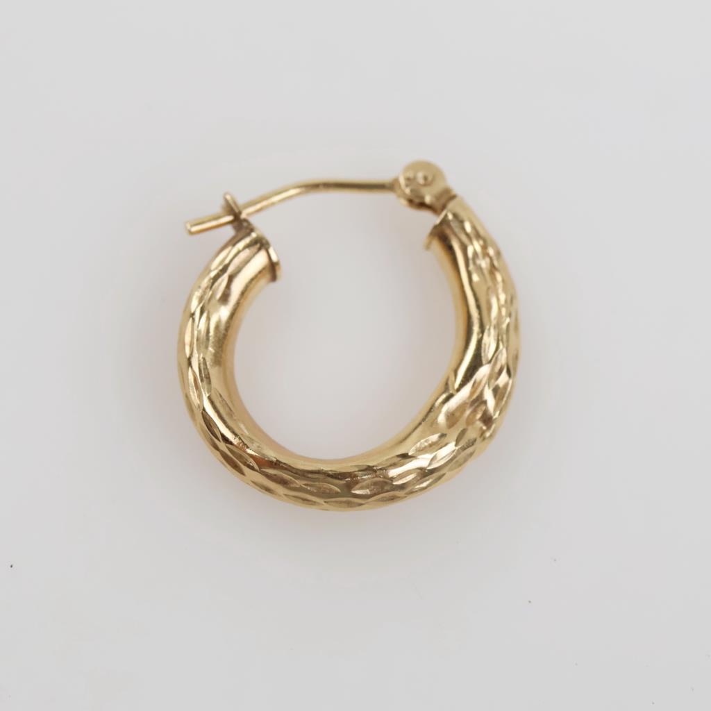10kt Gold Hollow Hoop Earring