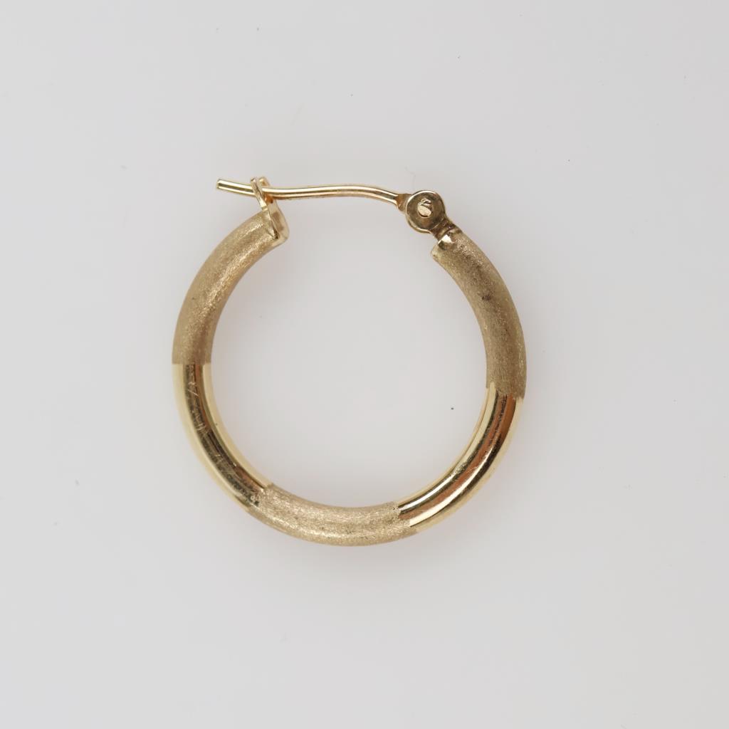 10kt Gold Hollow Hoop Earring