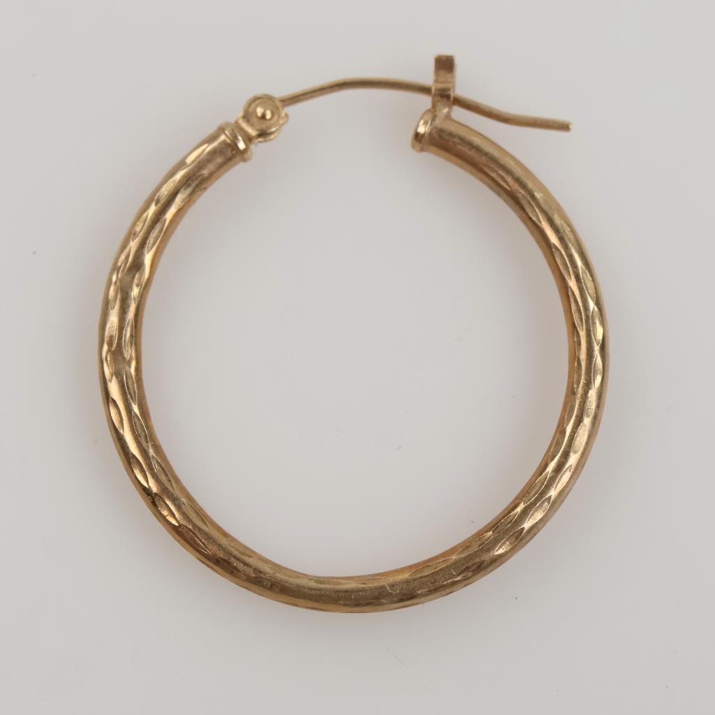10kt Gold Hollow Hoop Earring