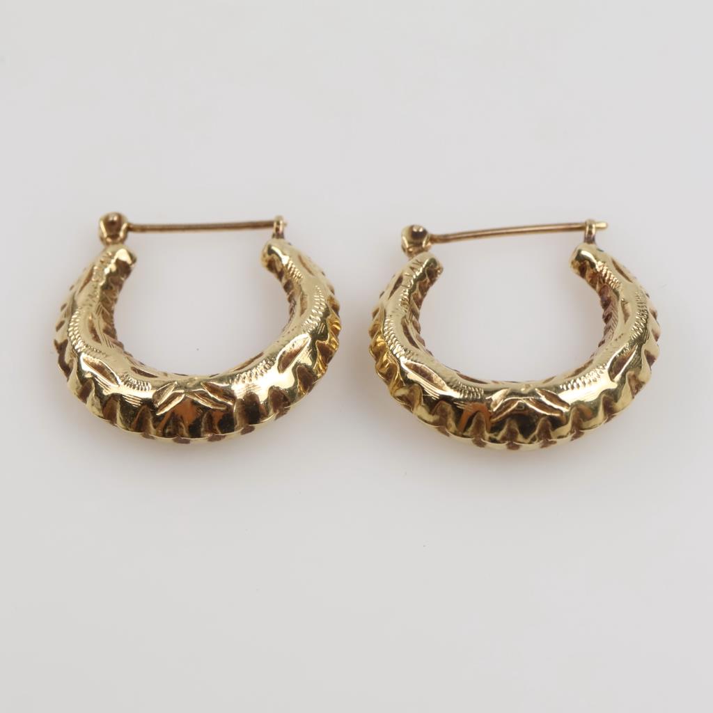 10kt Gold Hollow Hoop Earrings