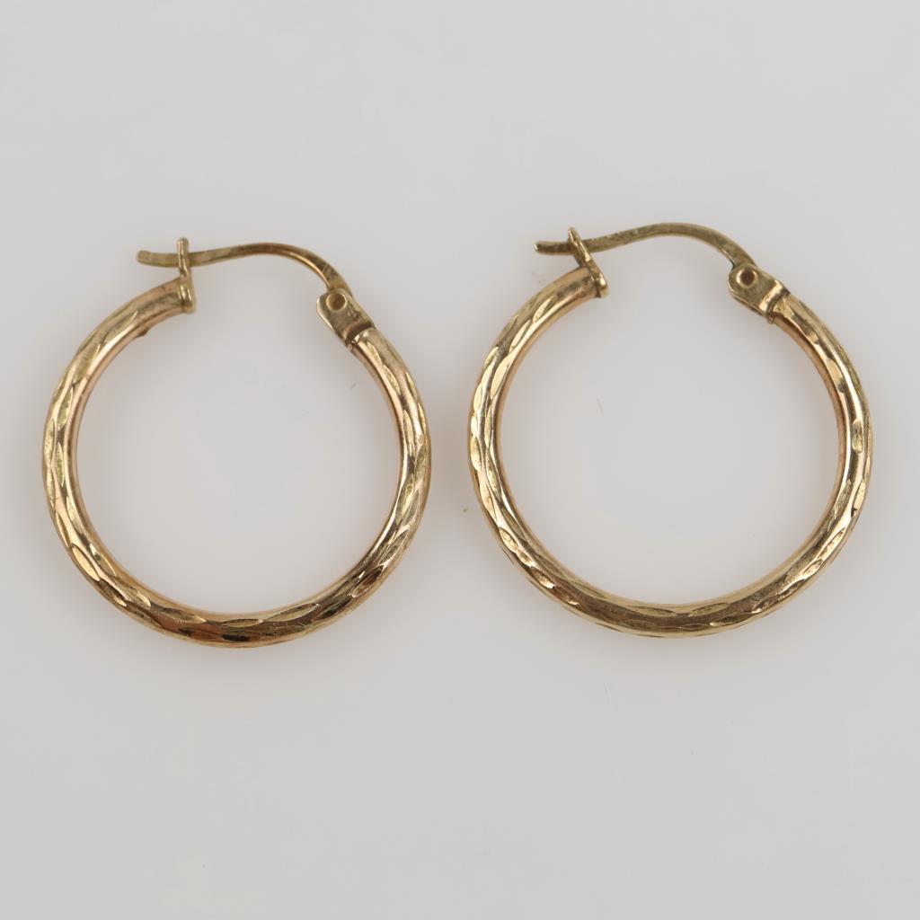 10kt Gold Hollow Hoop Earrings