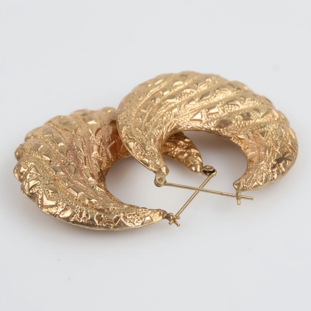 10kt Gold Hollow Hoop Earrings