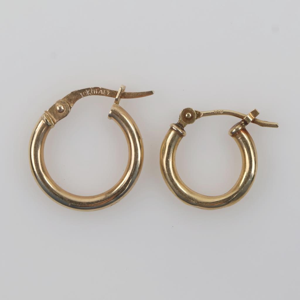 10kt Gold Hollow Mismatch Hoop Earrings