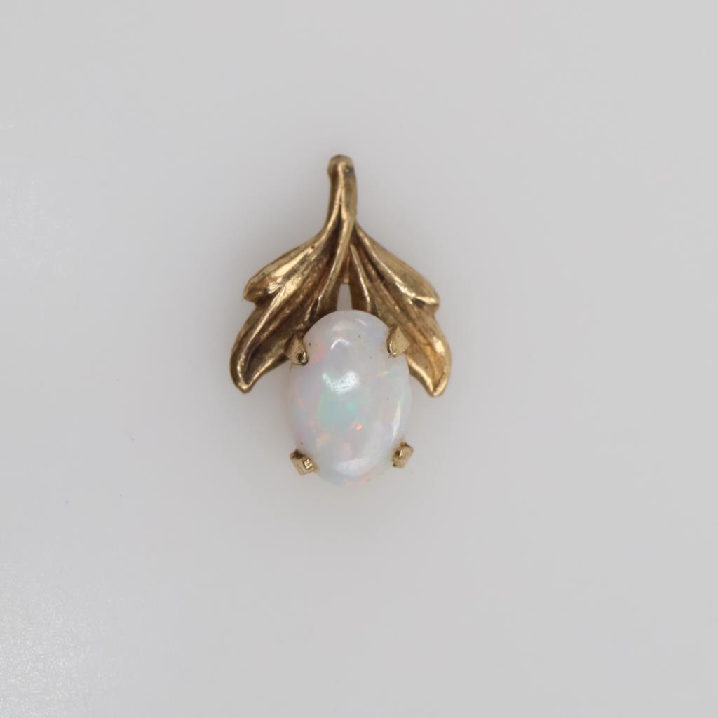 10kt Gold Iridescent Stone Ornate Piece