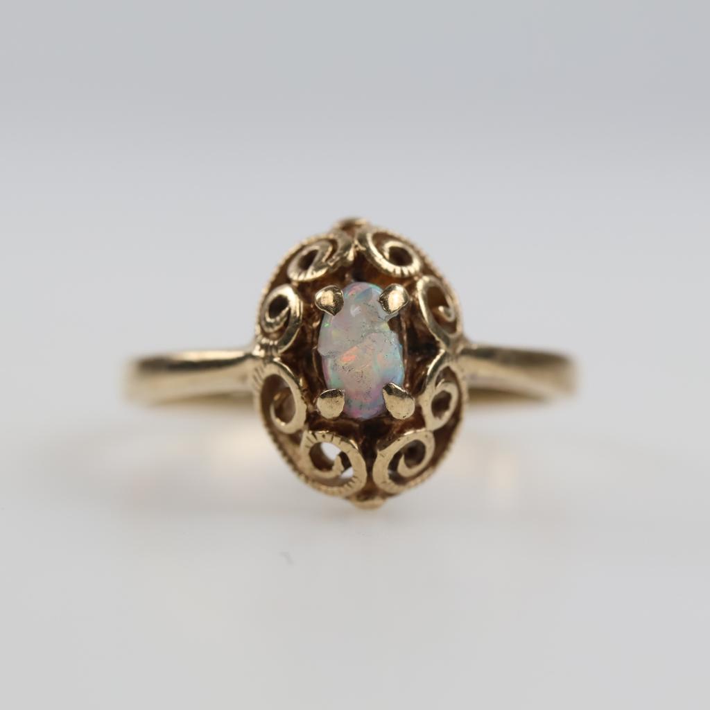 10kt Gold Iridescent Stone Ring