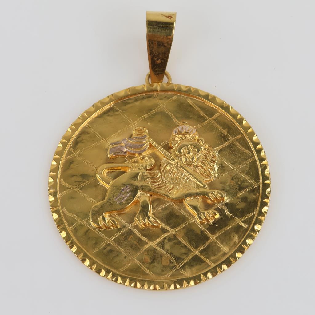 10kt Gold Lion Round Pendant-Evaluated by Our Certified Gemologist-AGS/GIA
