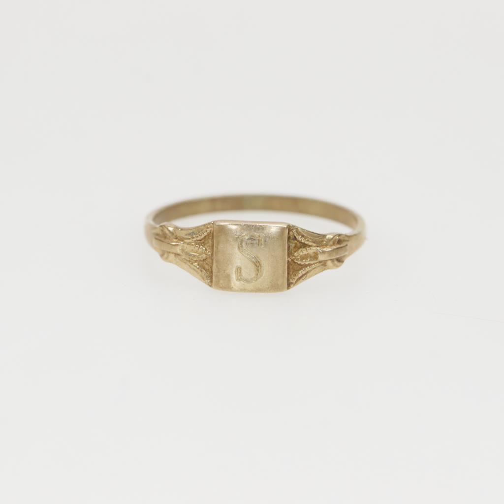 10kt Gold Midi Ring Property Room