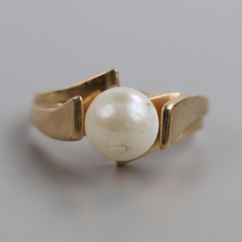 10kt Gold Pearl Ring