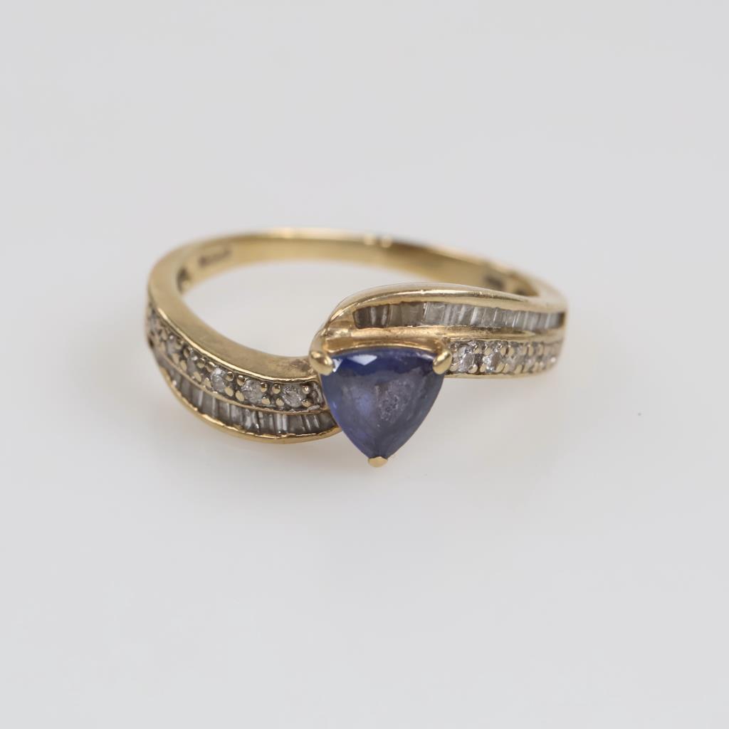 10kt Gold Purple Stone Diamond Accent Ring