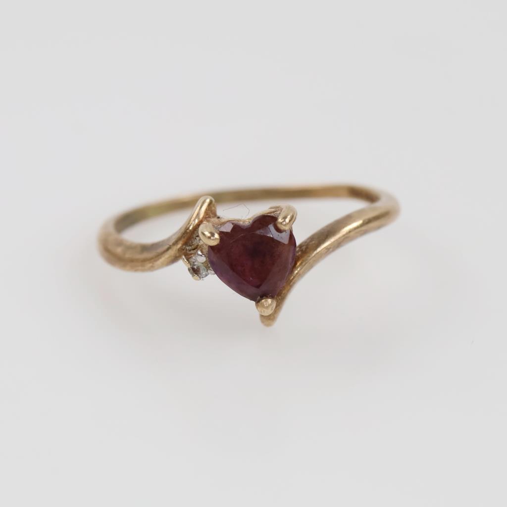 10kt Gold Purple Stone Diamond Accent Ring