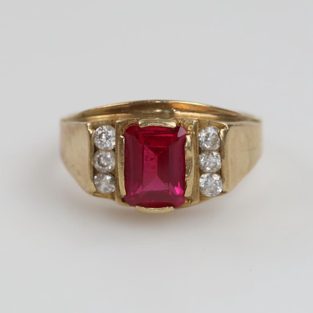 10kt Gold Red And Clear Stone Ring