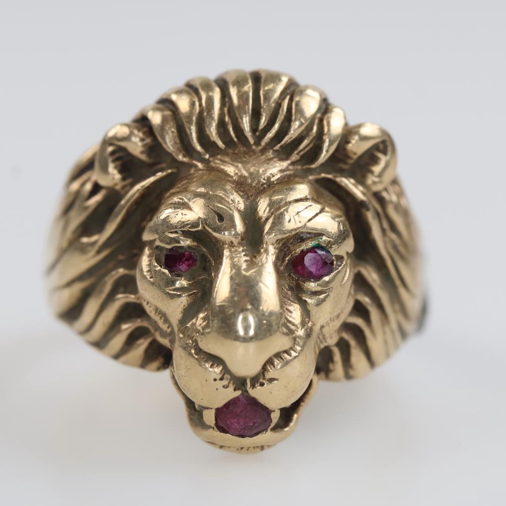 10kt Gold Red Stone Lion Ring