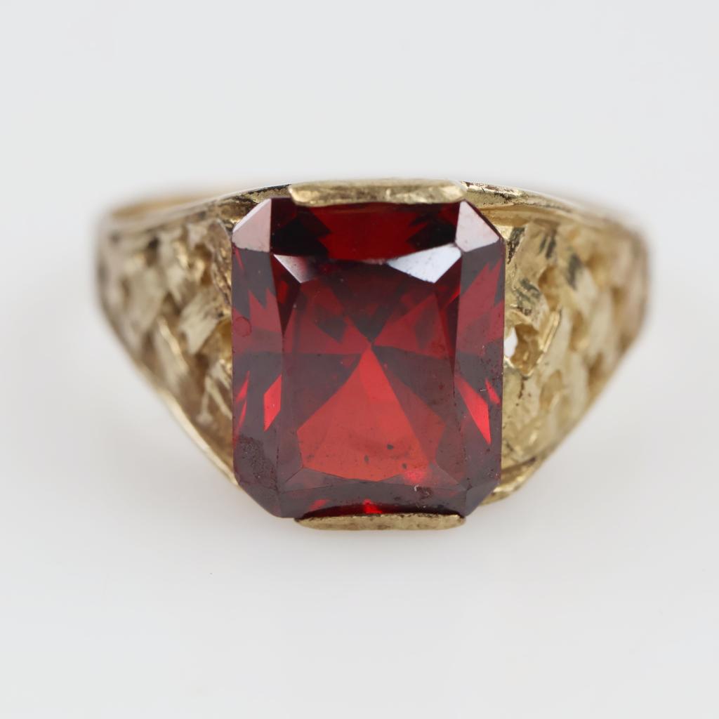 10kt Gold Red Stone Ring