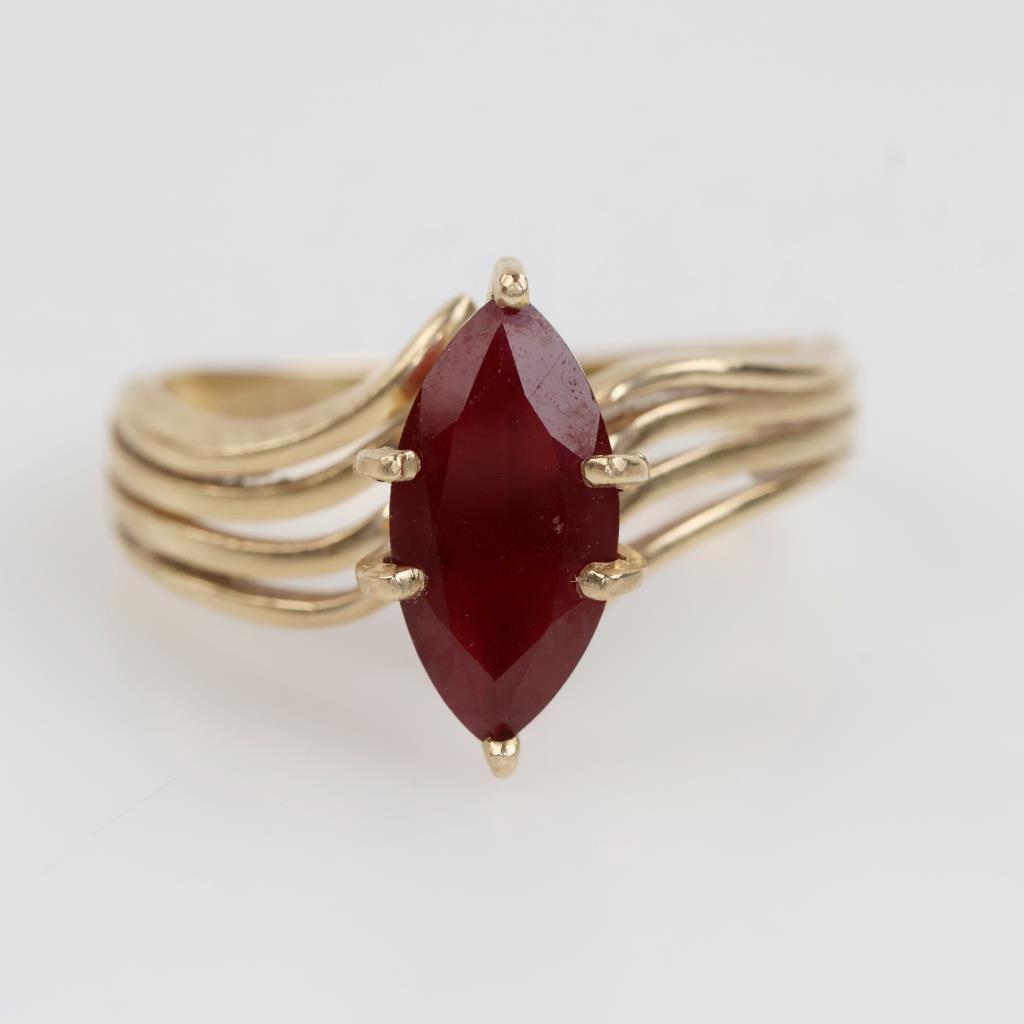 10kt Gold Red Stone Ring