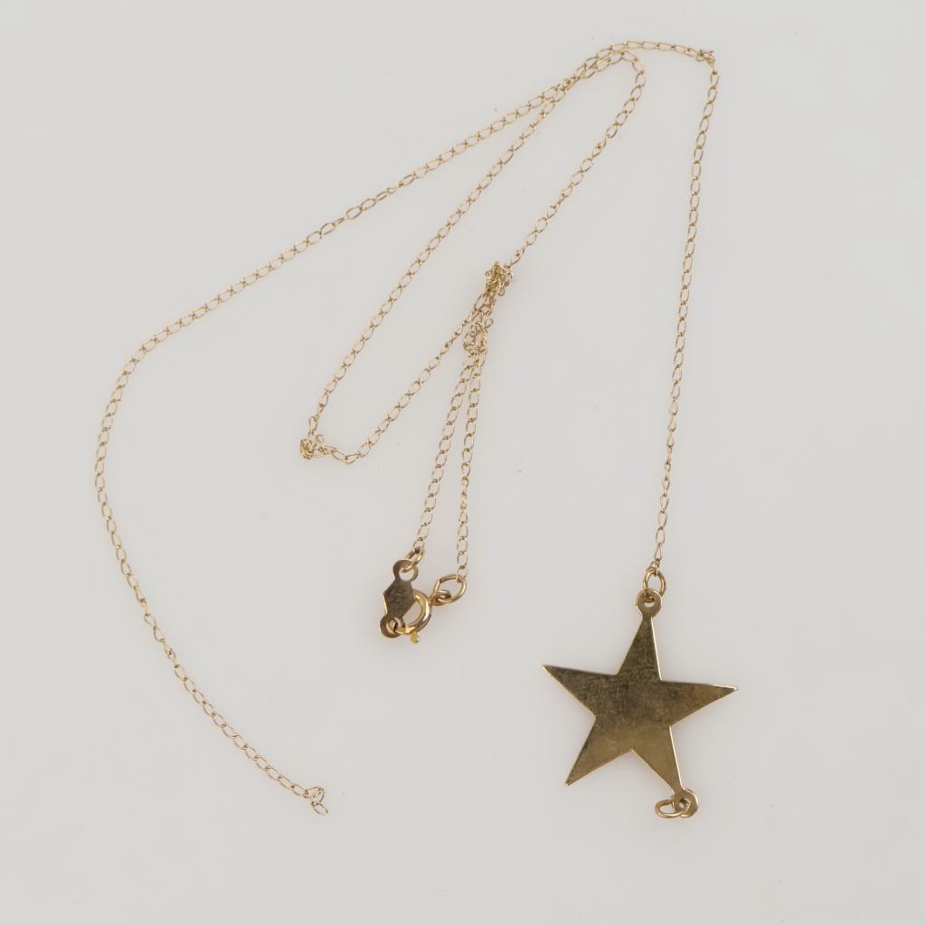 10kt Gold Star Pendant Necklace