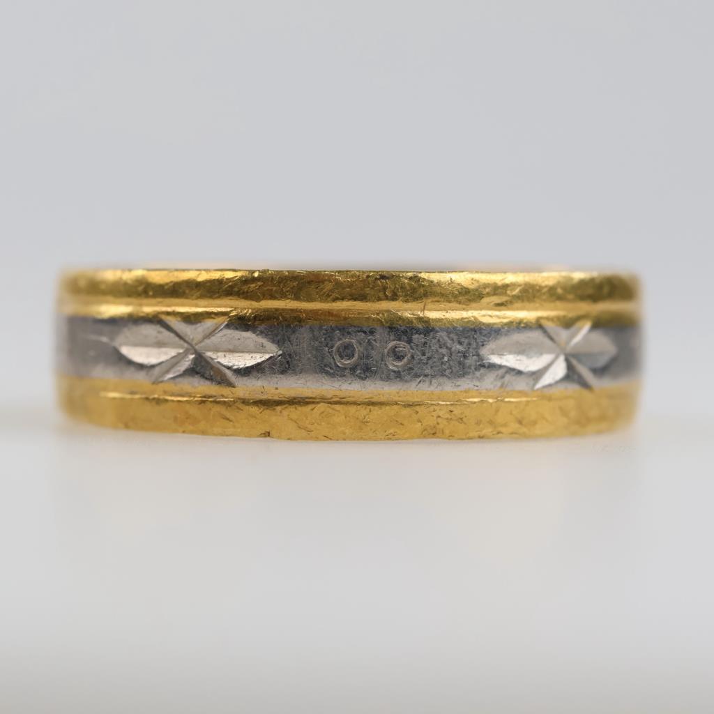 10kt Gold Two-tone Carved Band