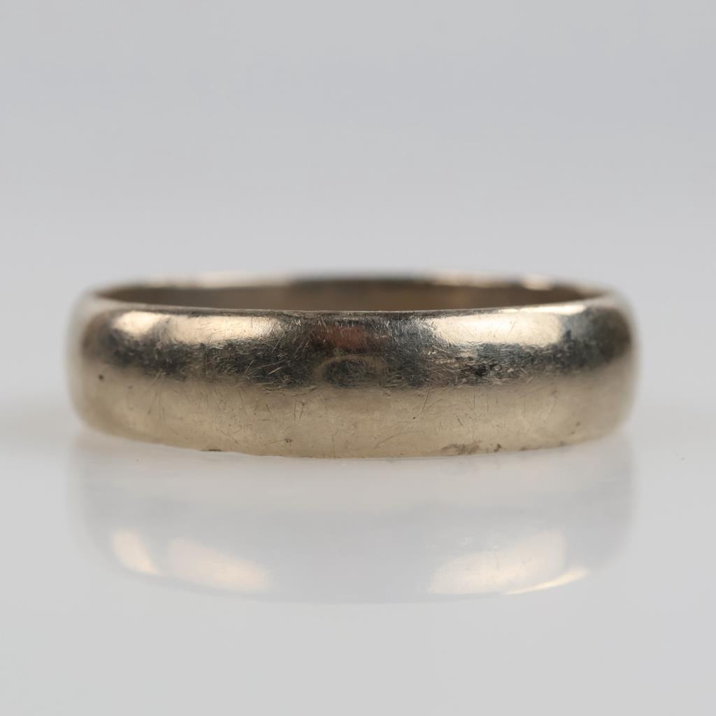 10kt White Gold Band