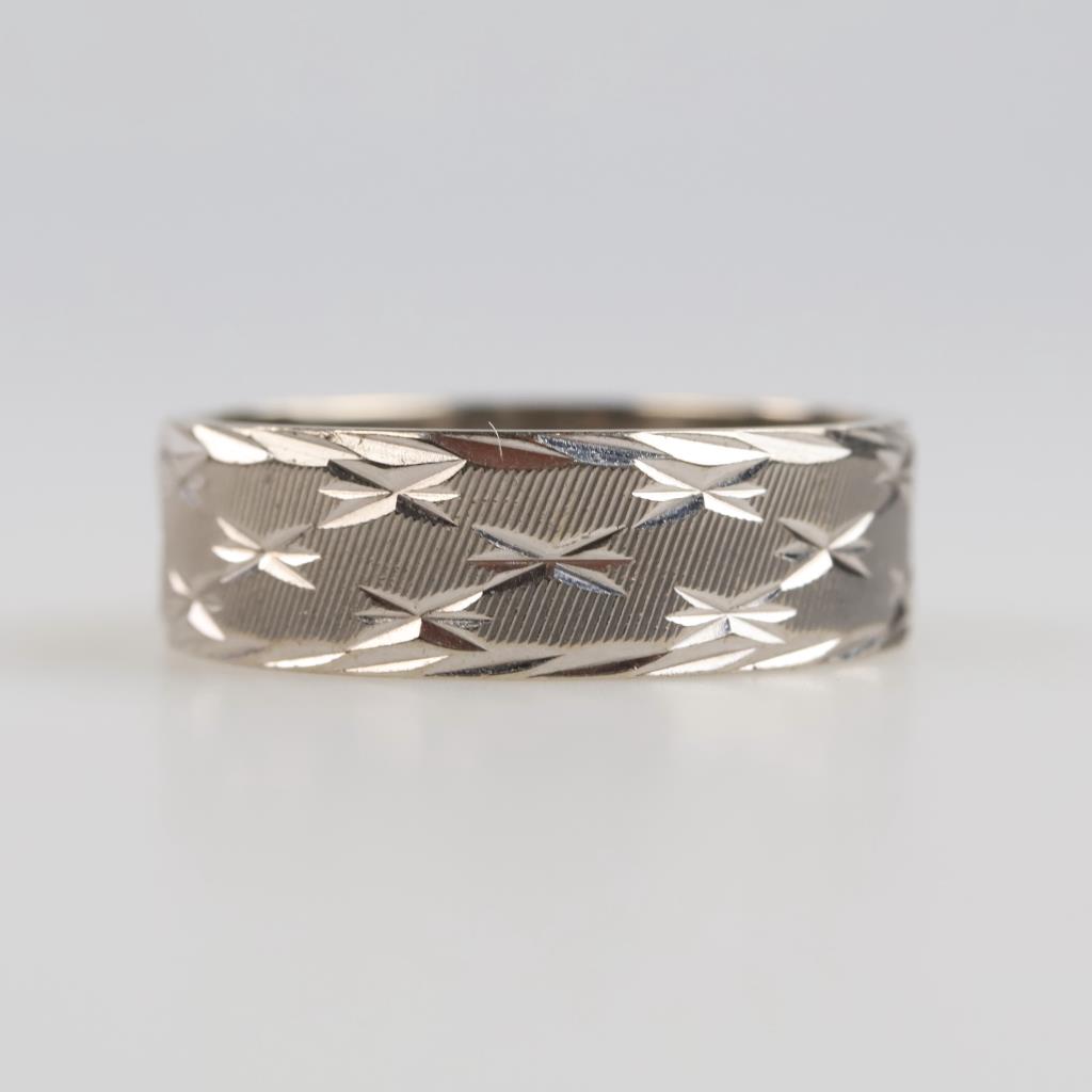 10kt White Gold Band