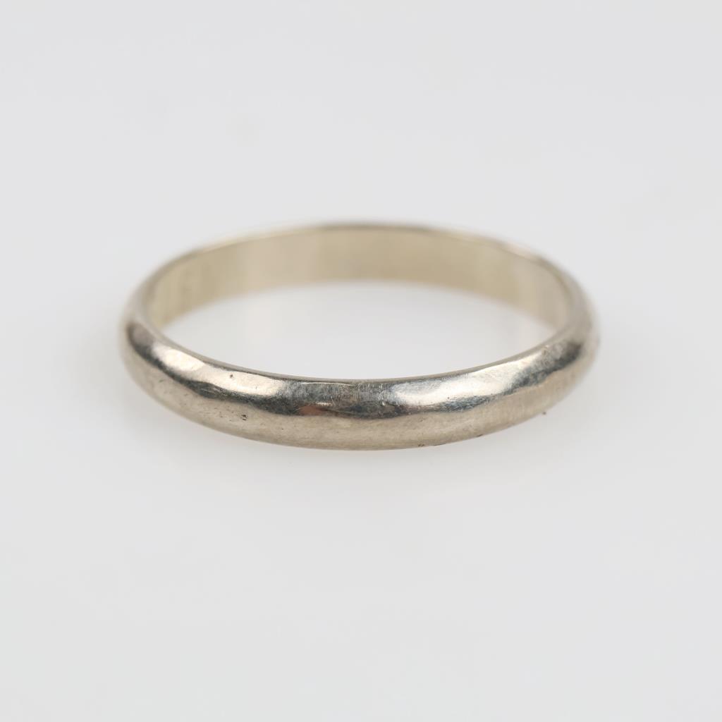 10kt White Gold Band