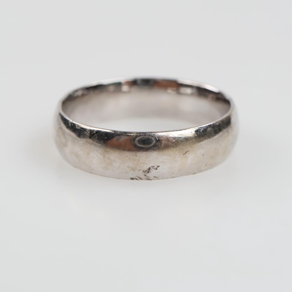 10kt White Gold Band