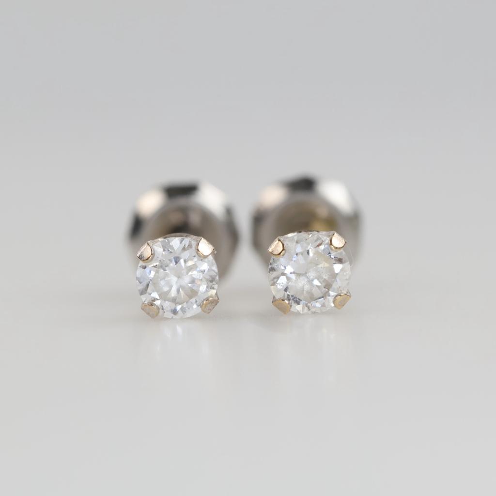 10kt White Gold Clear Stone Earrings