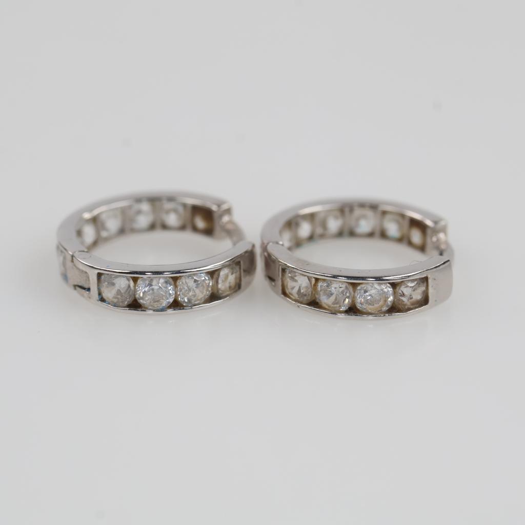 10kt White Gold Clear Stone Huggie Hoop Earrings