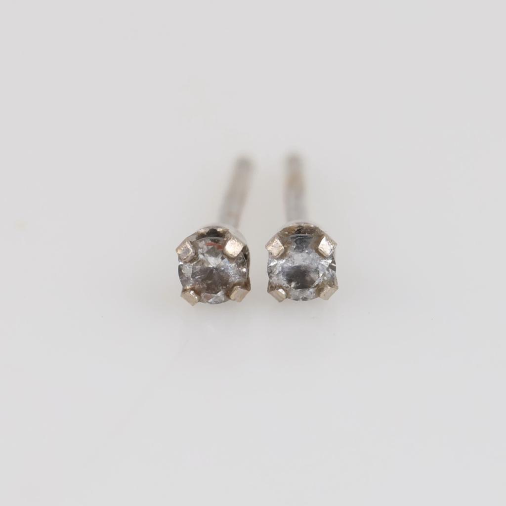 10kt White Gold Clear Stone Stud Earrings