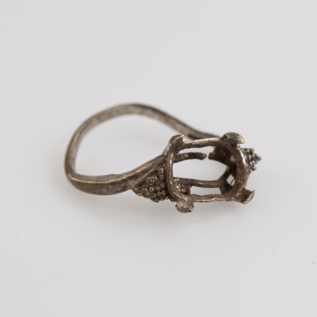 10kt White Gold Diamond Accent Ring