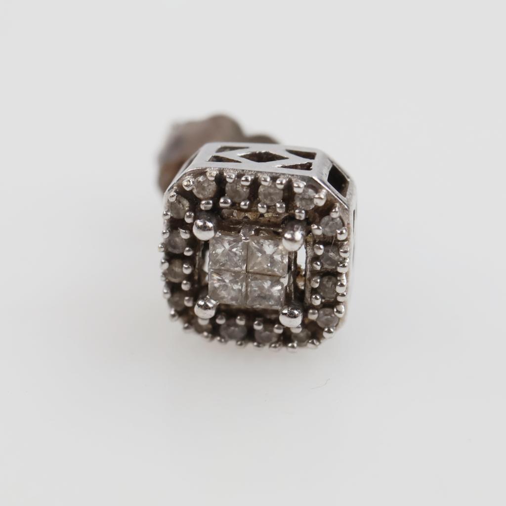 10kt White Gold Diamond Clear Stone Accent Stud Earring