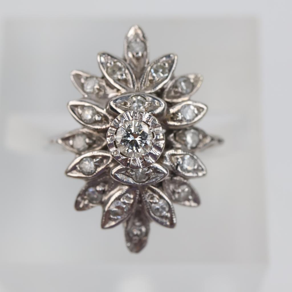 10kt White Gold Diamond Cluster Ring
