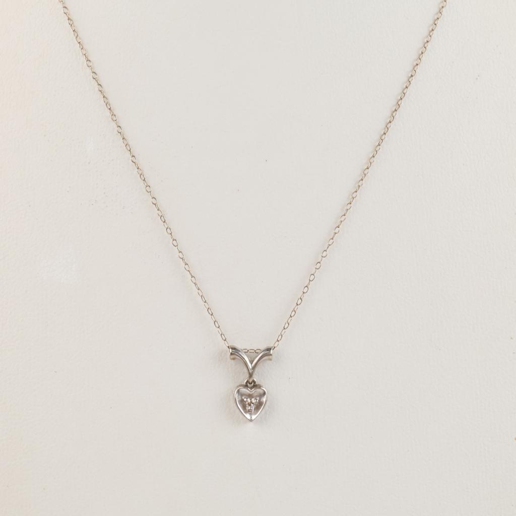 10kt White Gold Diamond Heart Pendant Necklace