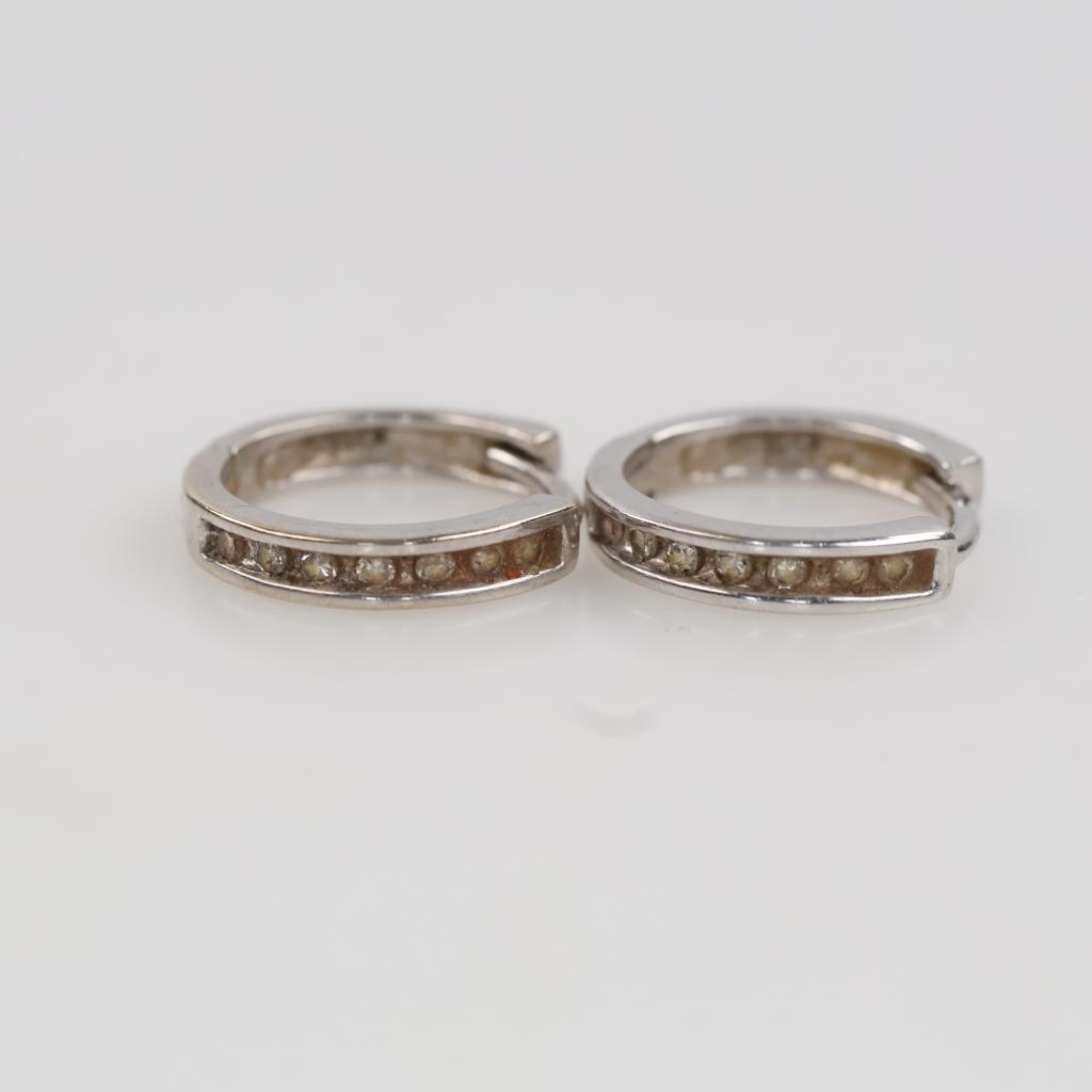 10kt White Gold Diamond Huggie Hoop Earrings