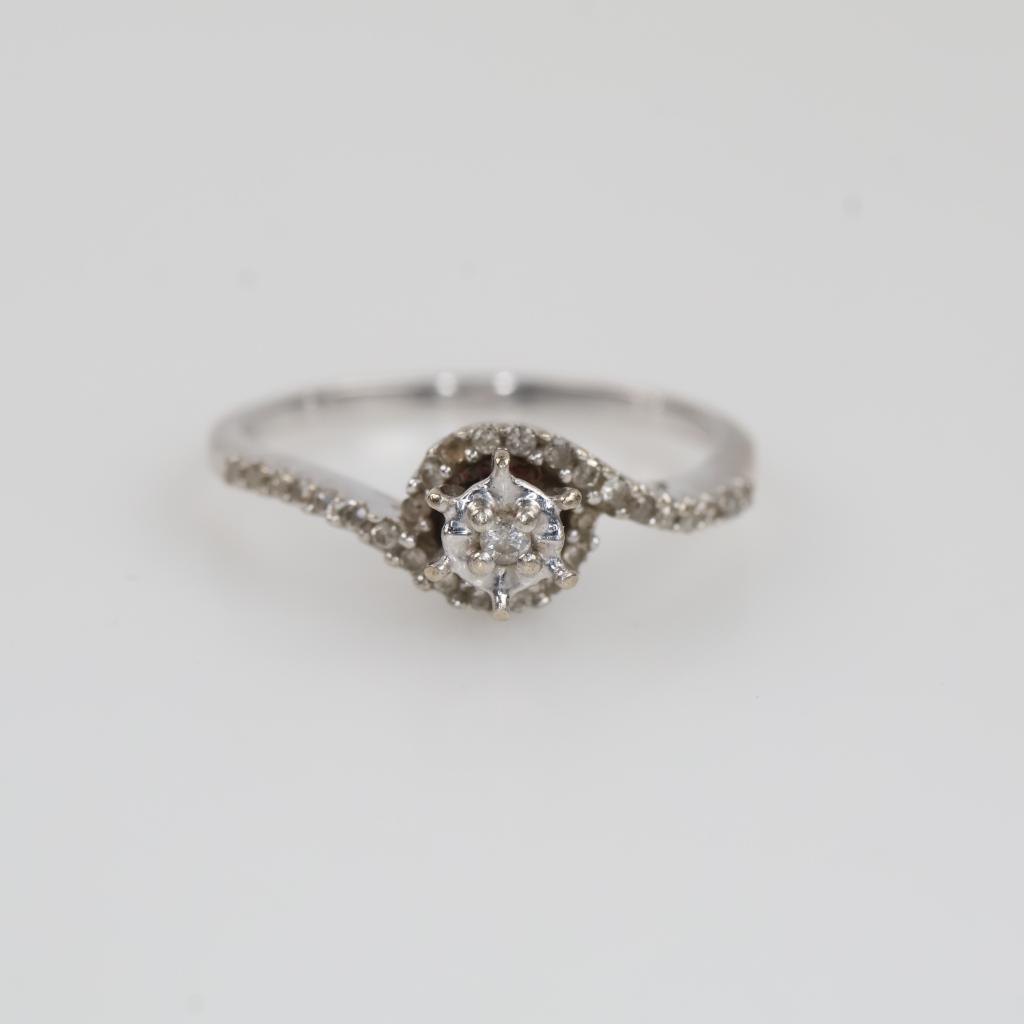 10kt White Gold Diamond Ring