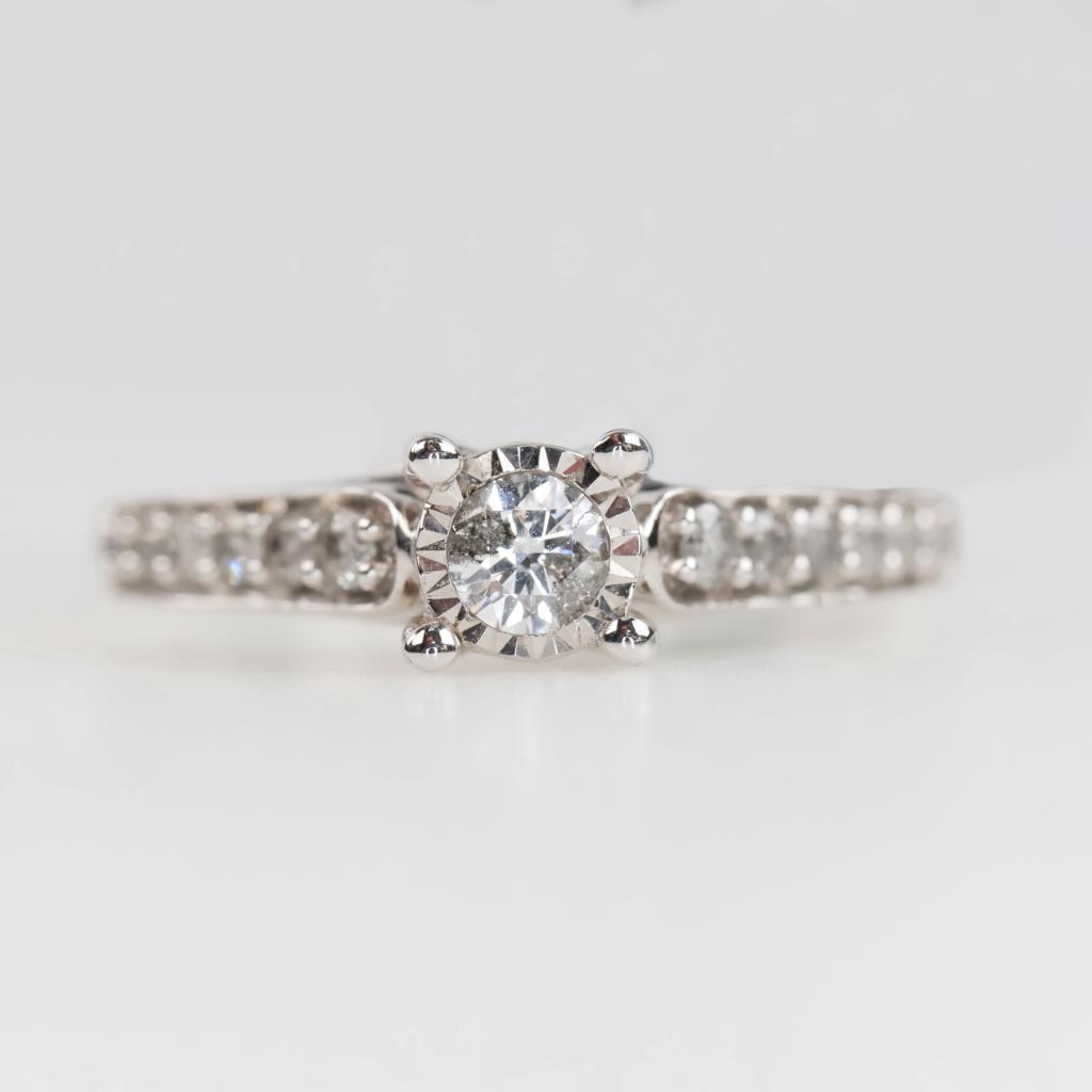 10kt White Gold Diamond Ring