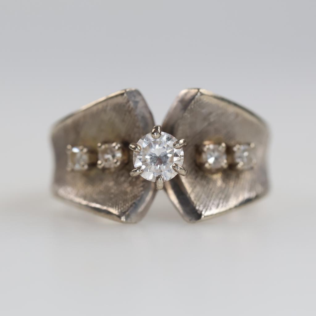 10kt White Gold Diamond Ring