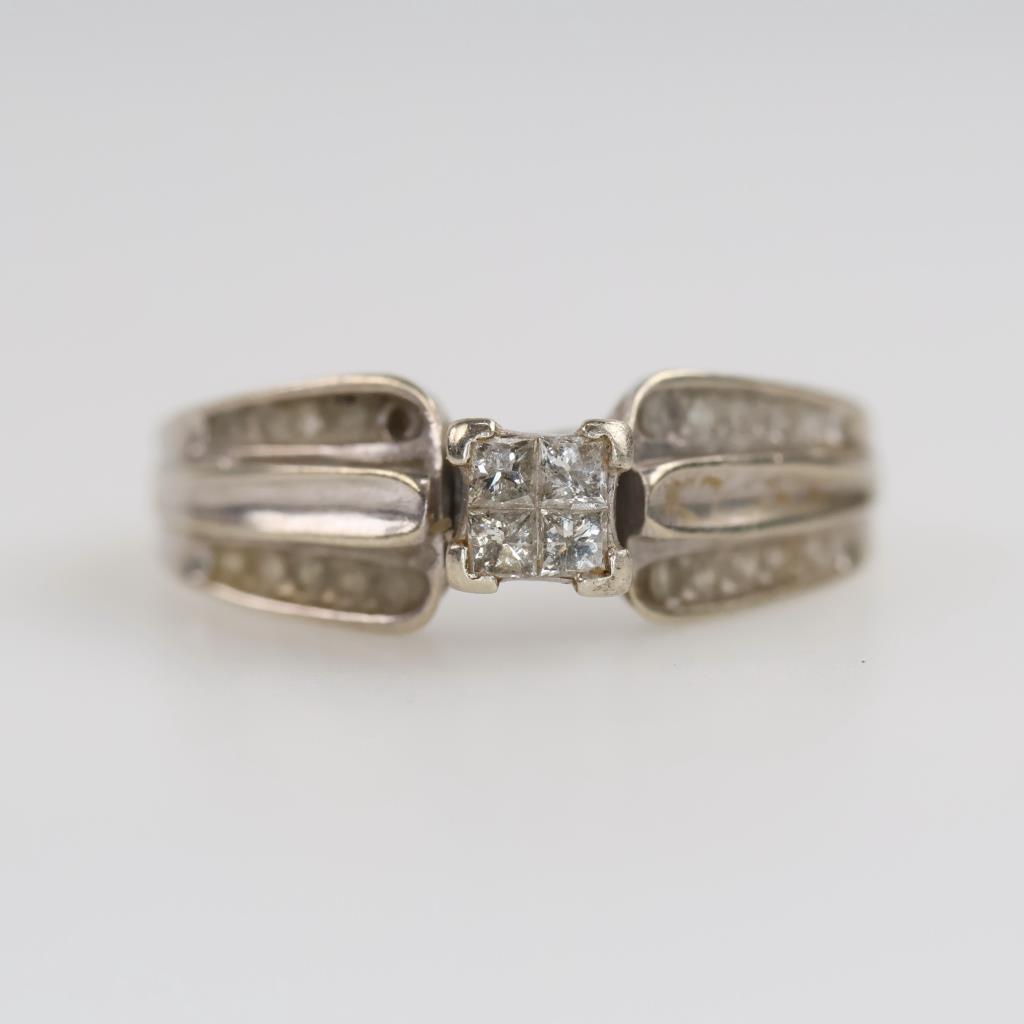 10kt White Gold Diamond Ring