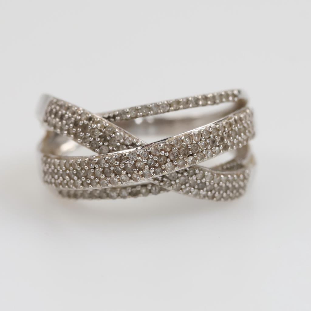 10kt White Gold Diamond Ring