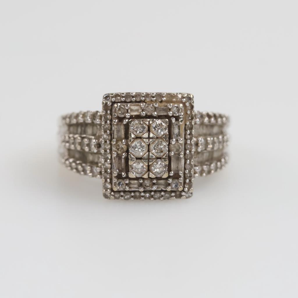 10kt White Gold Diamond Ring