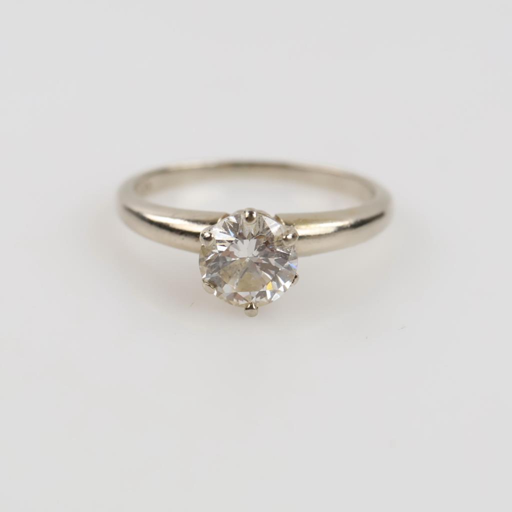 10kt White Gold Diamond Ring