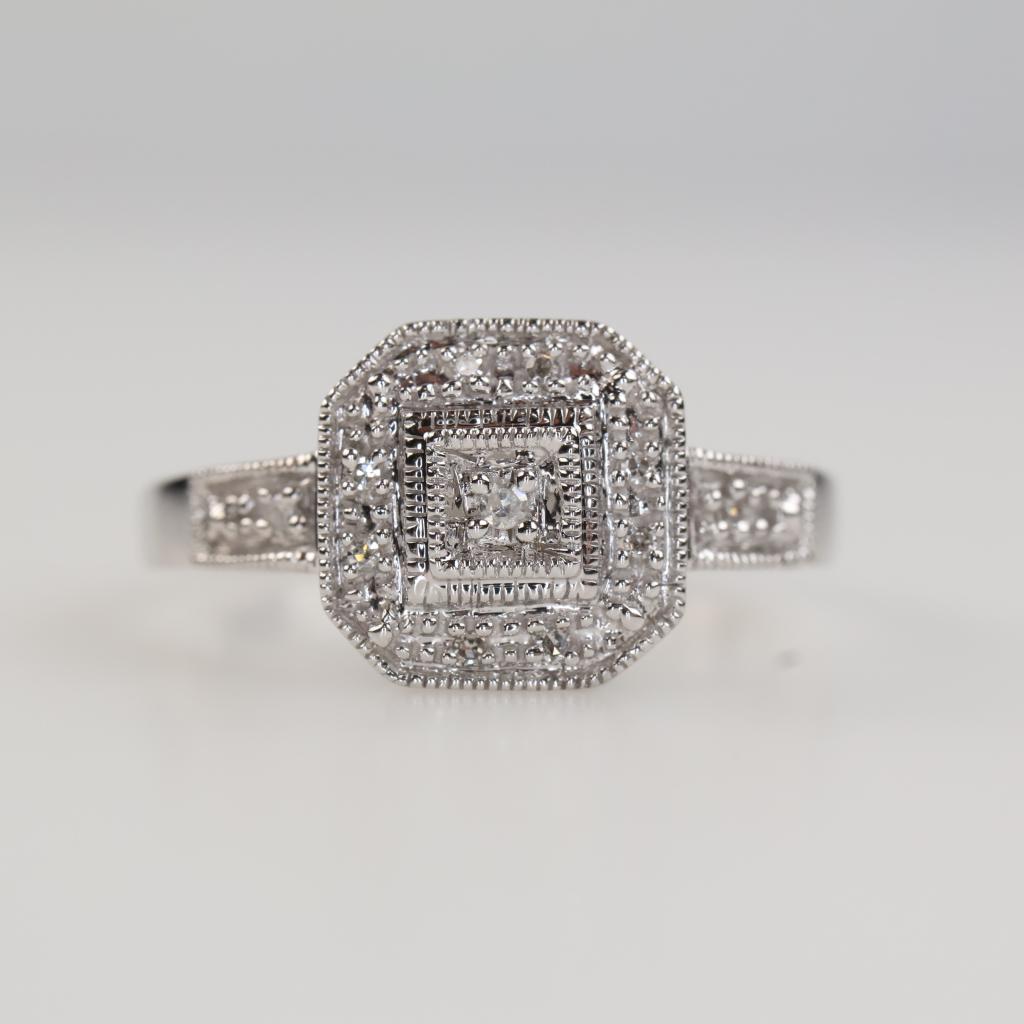 10kt White Gold Diamond Ring