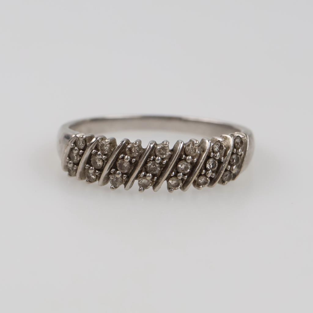10kt White Gold Diamond Ring