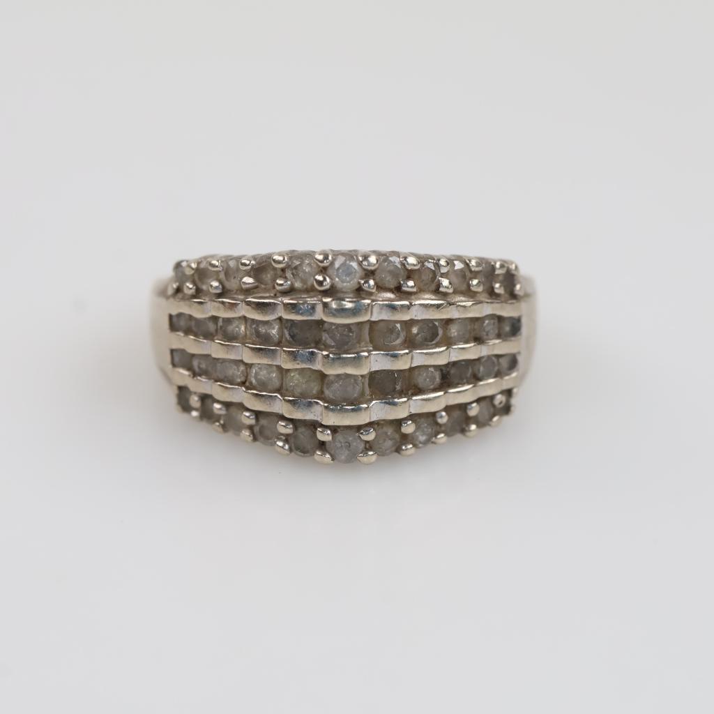 10kt White Gold Diamond Ring