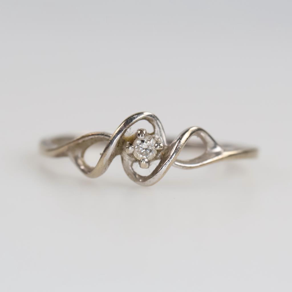 10kt White Gold Diamond Ring
