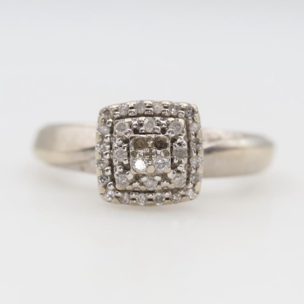 10kt White Gold Diamond Ring