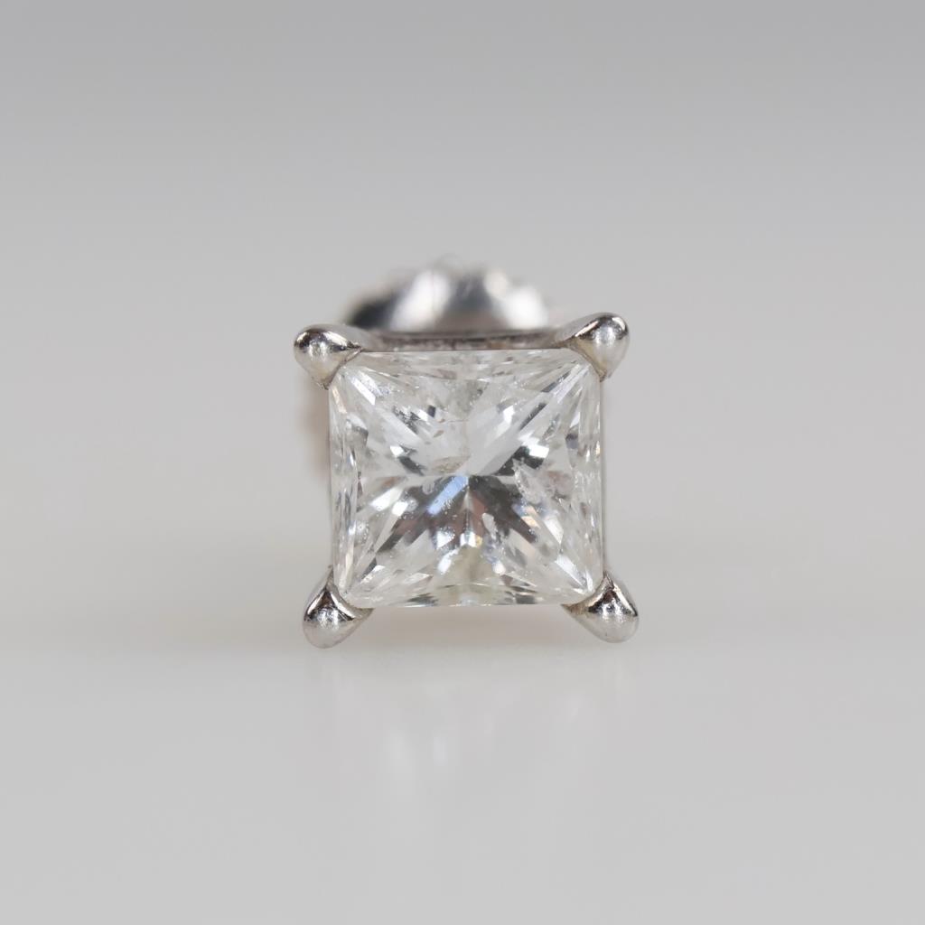 10kt White Gold Diamond Stud Earring